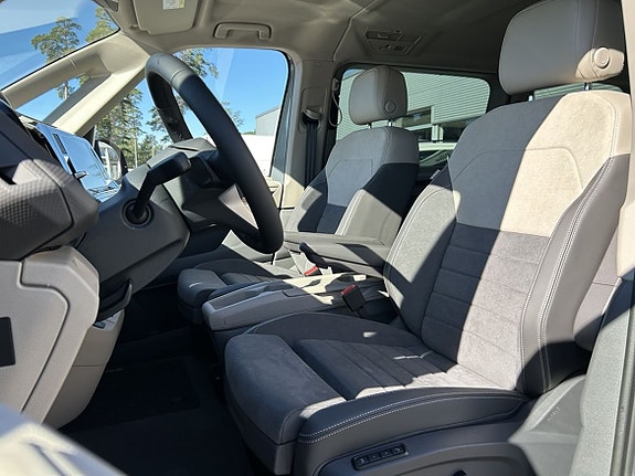 Volkswagen Multivan 13 of 27