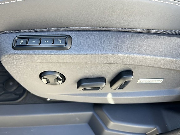 Volkswagen Multivan 23 of 27