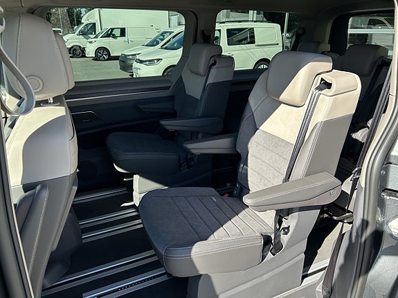 Volkswagen Multivan 16 of 27