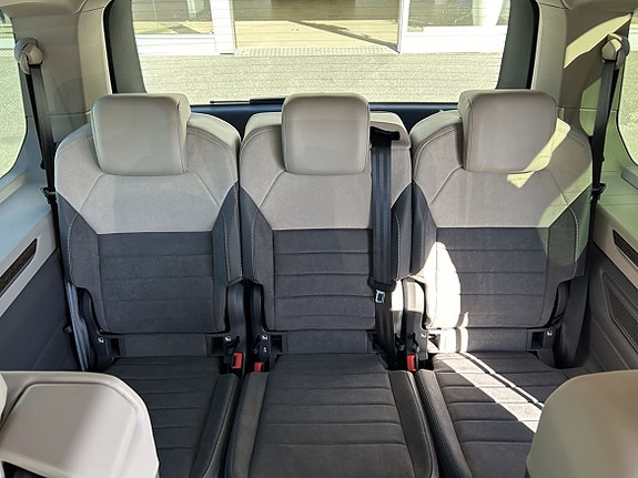 Volkswagen Multivan 17 of 27