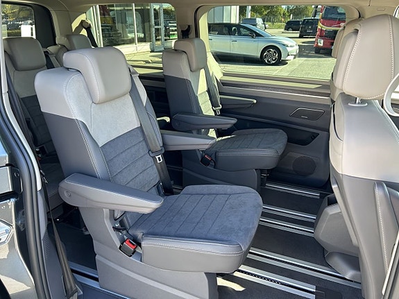 Volkswagen Multivan 15 of 27
