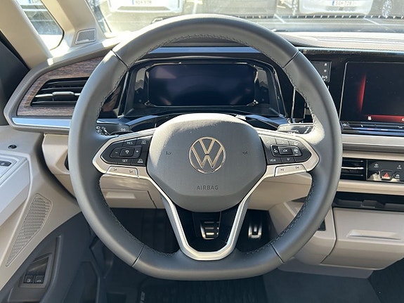 Volkswagen Multivan 10 of 27