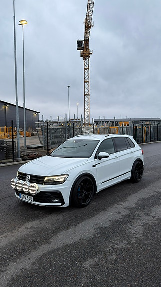 Volkswagen Tiguan 2 of 5