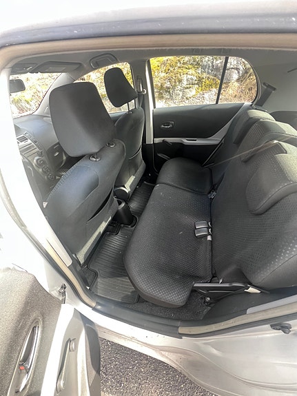 Toyota Yaris 4 of 5