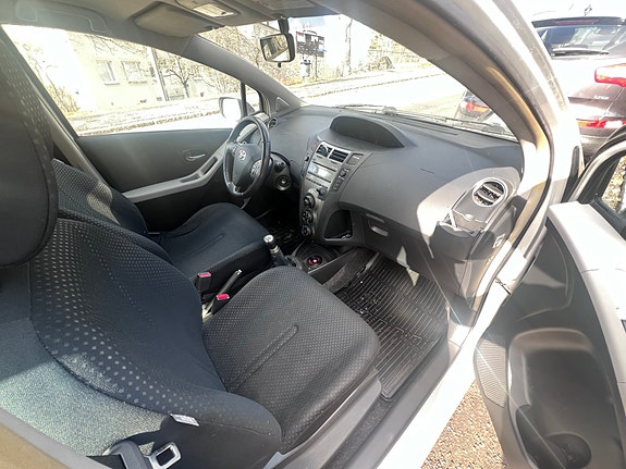Toyota Yaris 5 of 5