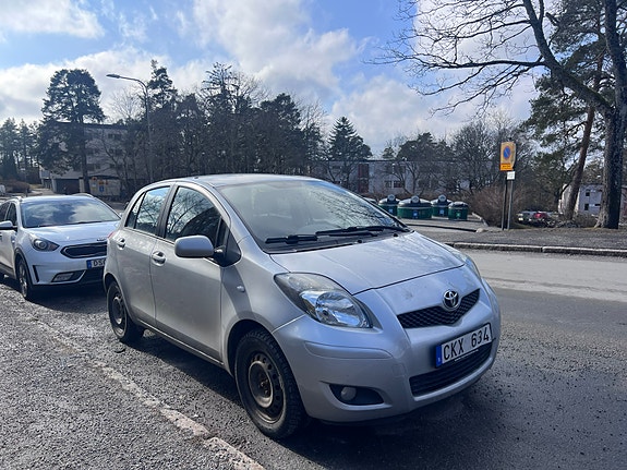 Toyota Yaris 2 of 5