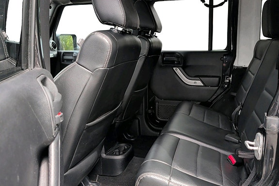 Jeep Wrangler Unlimited 8 of 12