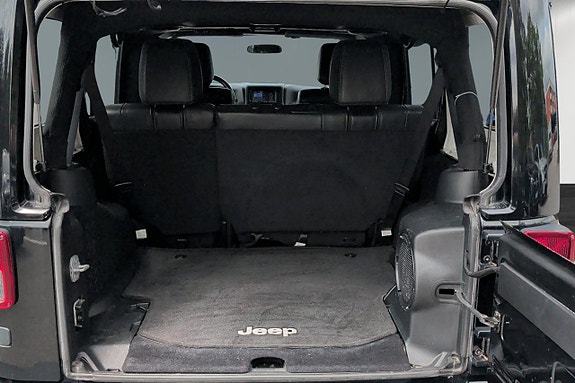 Jeep Wrangler Unlimited 9 of 12