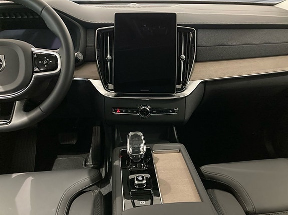 Volvo XC90 13 of 16