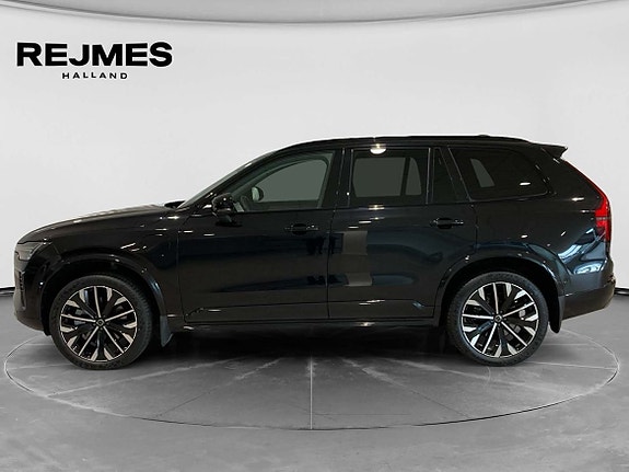 Volvo XC90 3 of 5