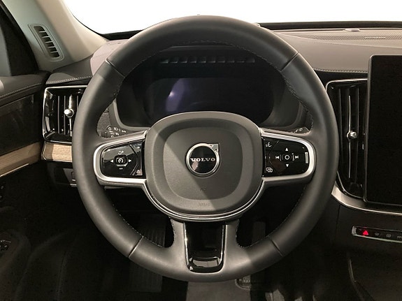 Volvo XC90 11 of 16