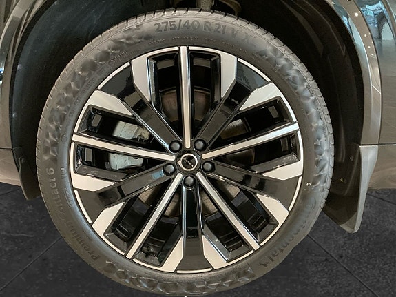 Volvo XC90 10 of 16