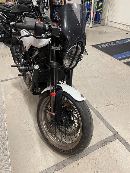 Husqvarna 401 Vitpilen 285 mil 3 of 5
