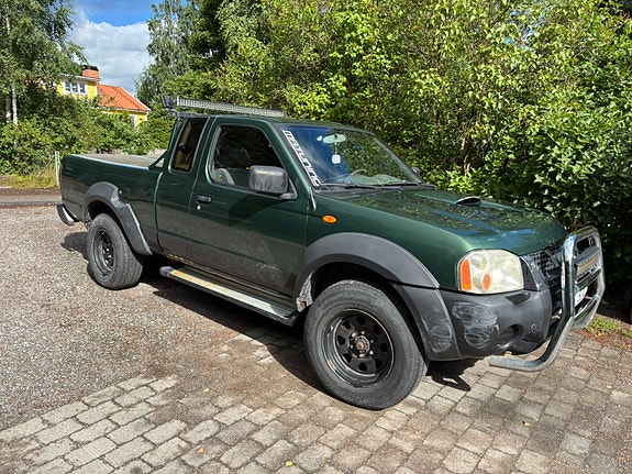 Nissan King Cab 2 of 6