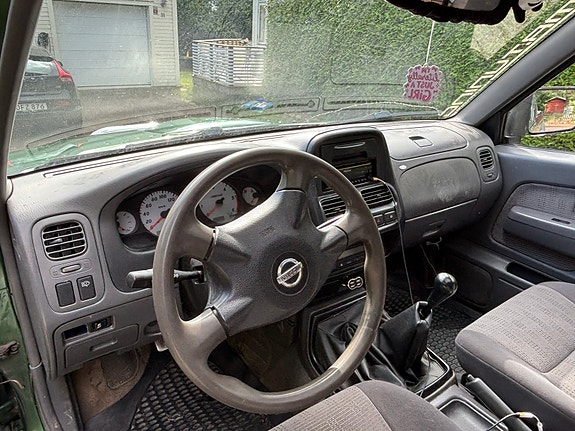 Nissan King Cab 6 of 6