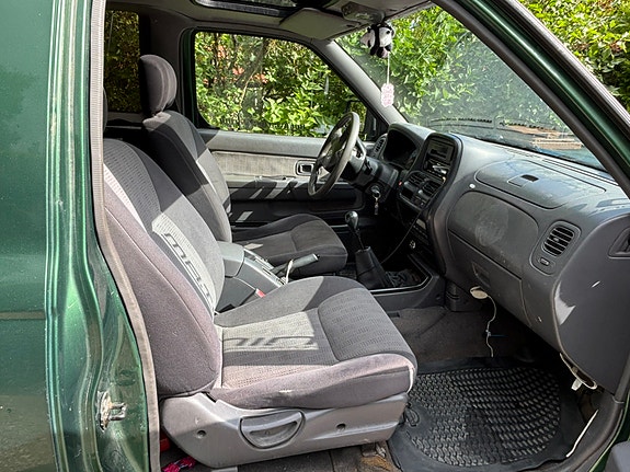 Nissan King Cab 4 of 6