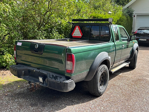 Nissan King Cab 3 of 6