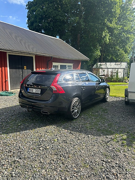 Volvo V60 2 of 3