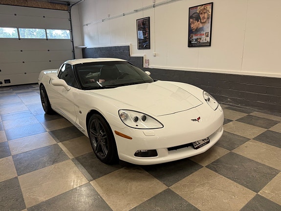 Chevrolet Corvette 3 of 5