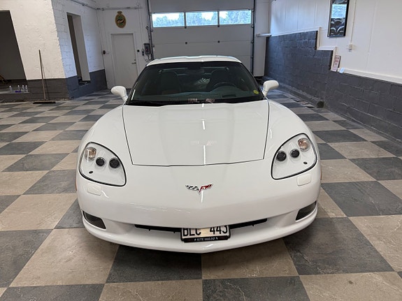 Chevrolet Corvette 4 of 5