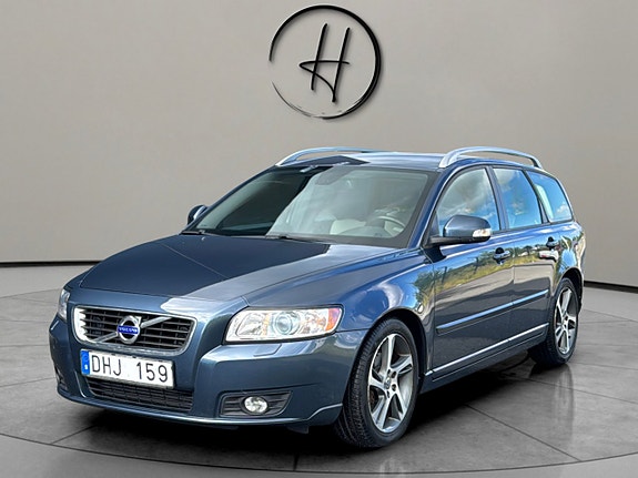 Volvo V50 2 of 10