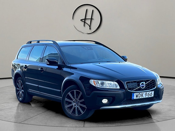 Volvo XC70 2 of 11