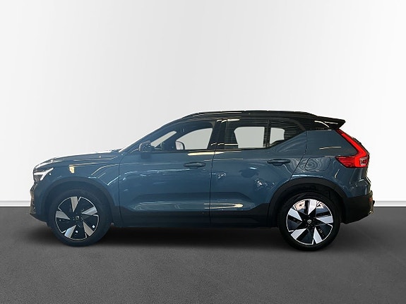 Volvo XC40 3 of 5