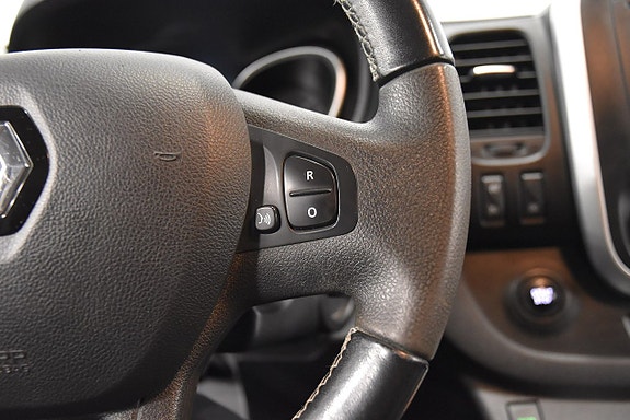 Renault Trafic 10 of 18