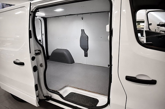 Renault Trafic 18 of 18