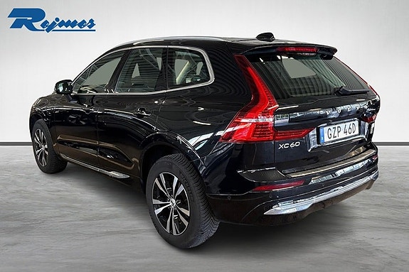 Volvo XC60 2 of 17