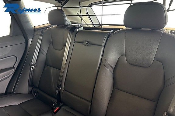 Volvo XC60 10 of 17