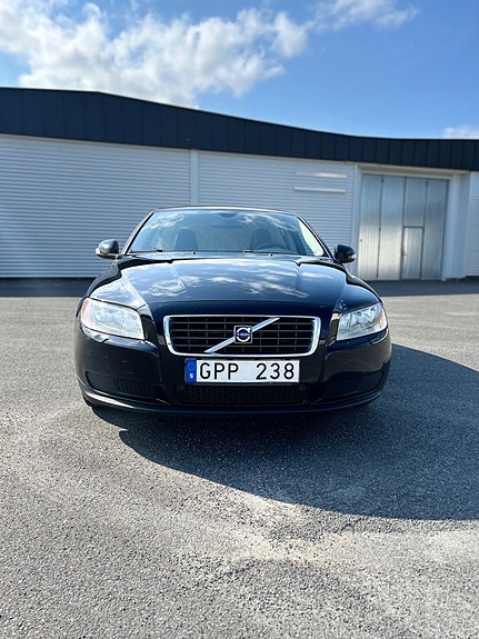 Volvo S80 3 of 5