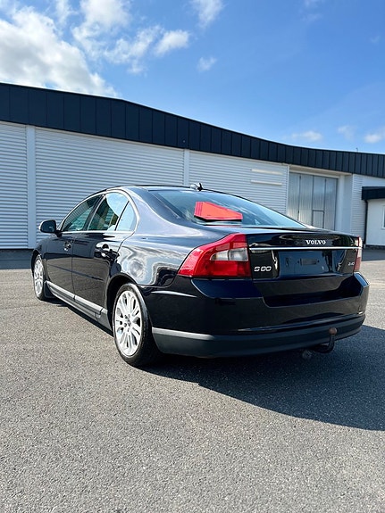 Volvo S80 4 of 5