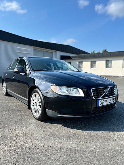 Volvo S80 2 of 5