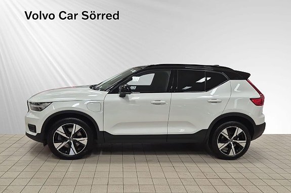 Volvo XC40 3 of 5