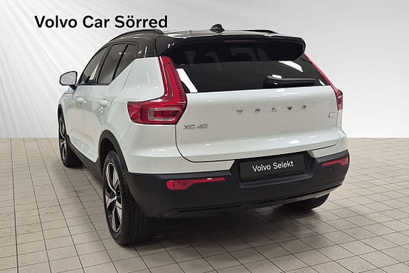 Volvo XC40 4 of 5