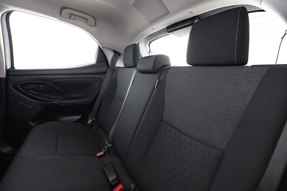 Toyota Yaris 15 of 30