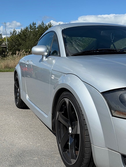 Audi TT 2 of 5