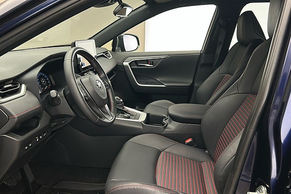 Toyota RAV4 Plug-in Hybrid 10 of 25