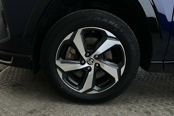 Toyota RAV4 Plug-in Hybrid 12 of 25
