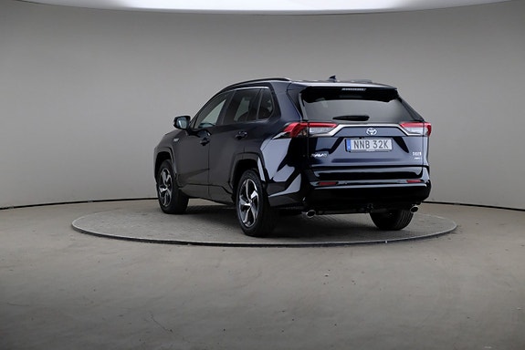 Toyota RAV4 Plug-in Hybrid 2 of 5