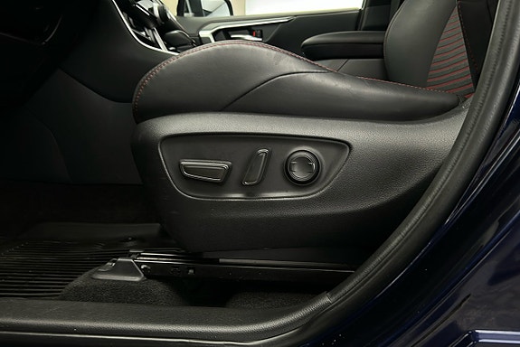 Toyota RAV4 Plug-in Hybrid 17 of 25
