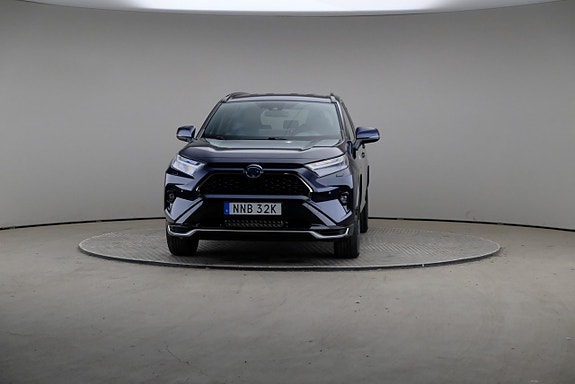 Toyota RAV4 Plug-in Hybrid 3 of 5