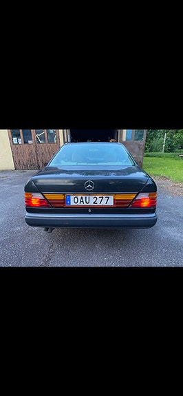 Mercedes-Benz 300 CE 7 of 13
