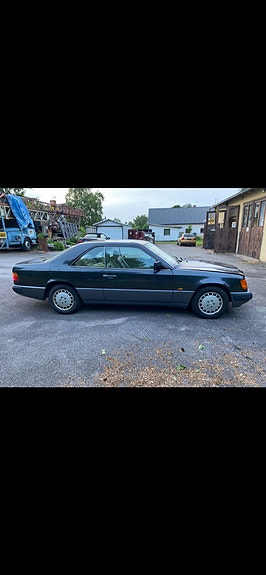 Mercedes-Benz 300 CE 2 of 5