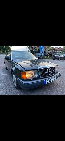 Mercedes-Benz 300 CE 4 of 5
