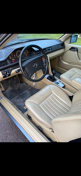 Mercedes-Benz 300 CE 8 of 13