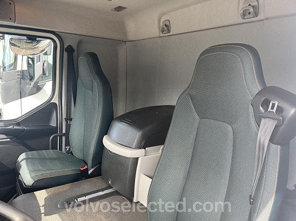 Volvo FL Skåp med bakgavellyft 2 of 6