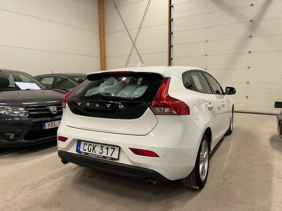 Volvo V40 3 of 5