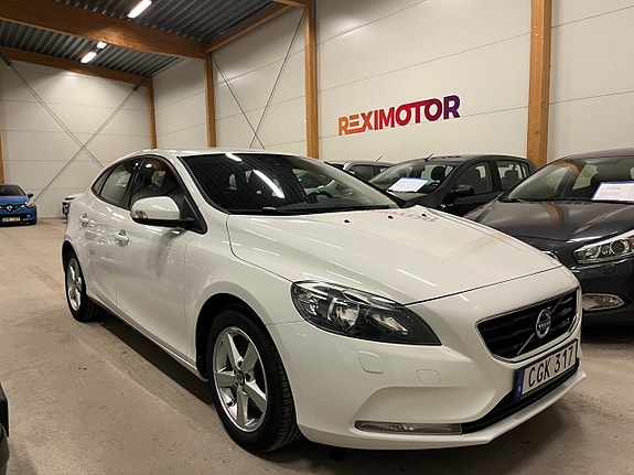 Volvo V40 2 of 5